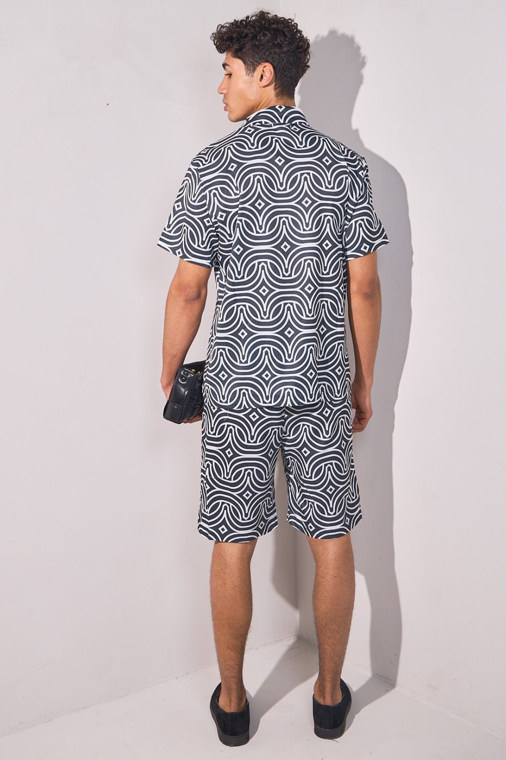 Ensemble chemise et short géométrique noir