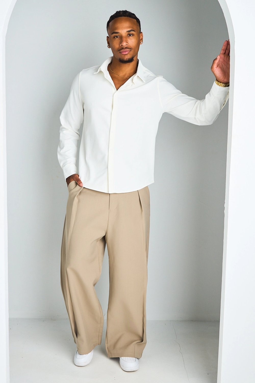 White basic long-sleeved shirt