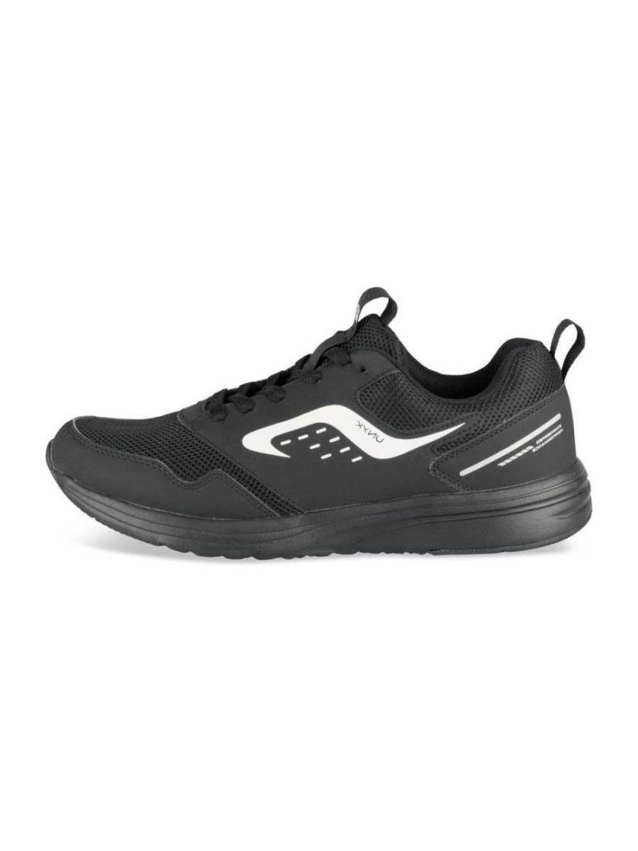 Black mesh sneakers with contrast panels