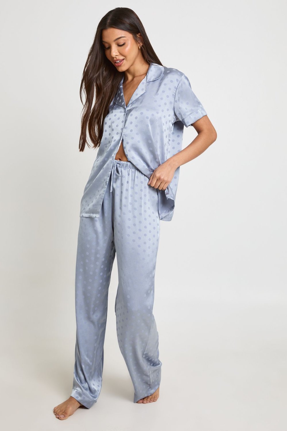 Pyjama chemise et short en satin jacquard