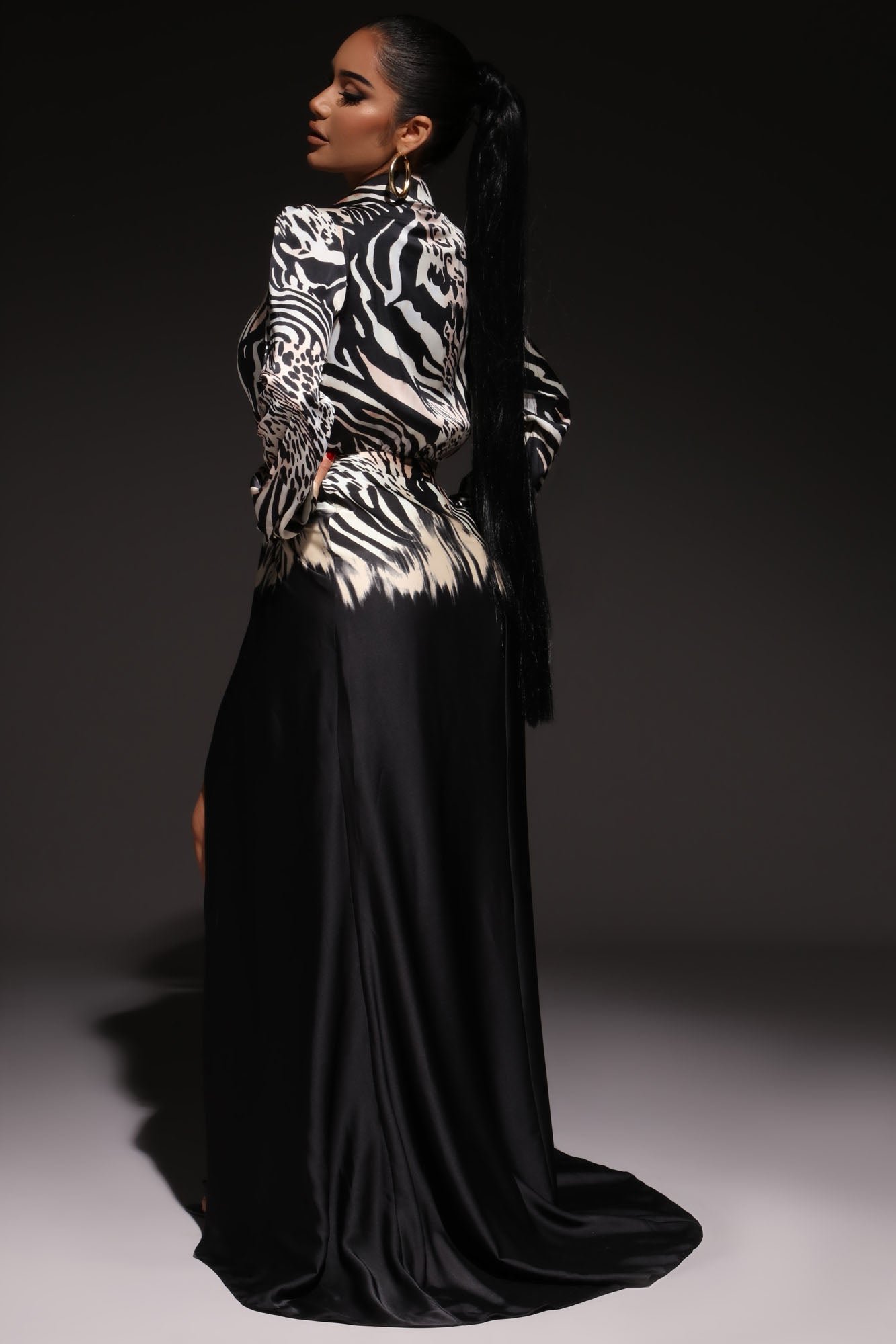 Robe longue satinée à manches longues