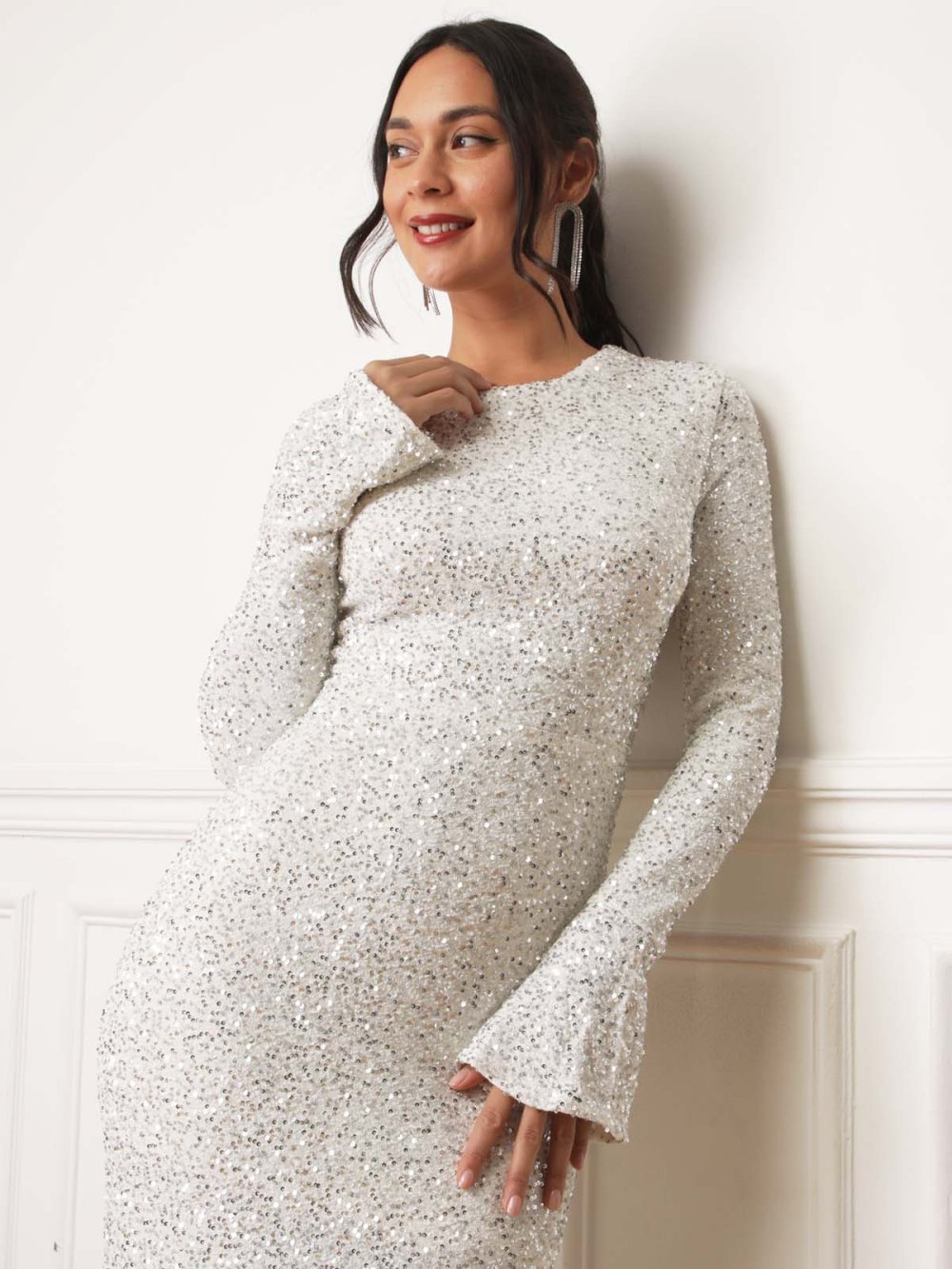 Robe sirène dos nu à sequins écrue