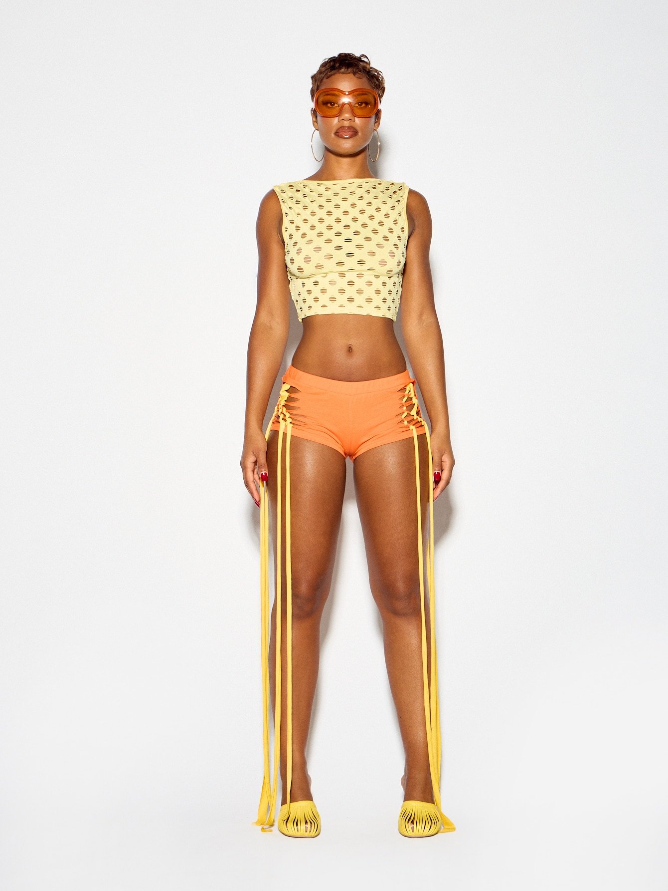 Short hot pants avec franges jaunes