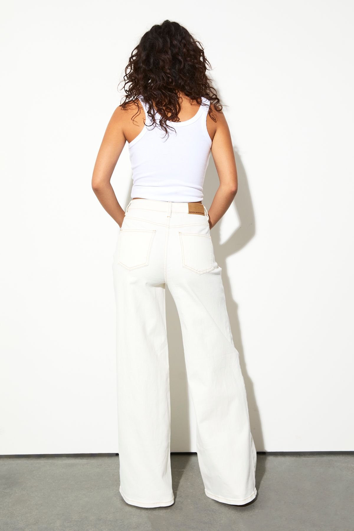 Jean taille moyenne jambe large