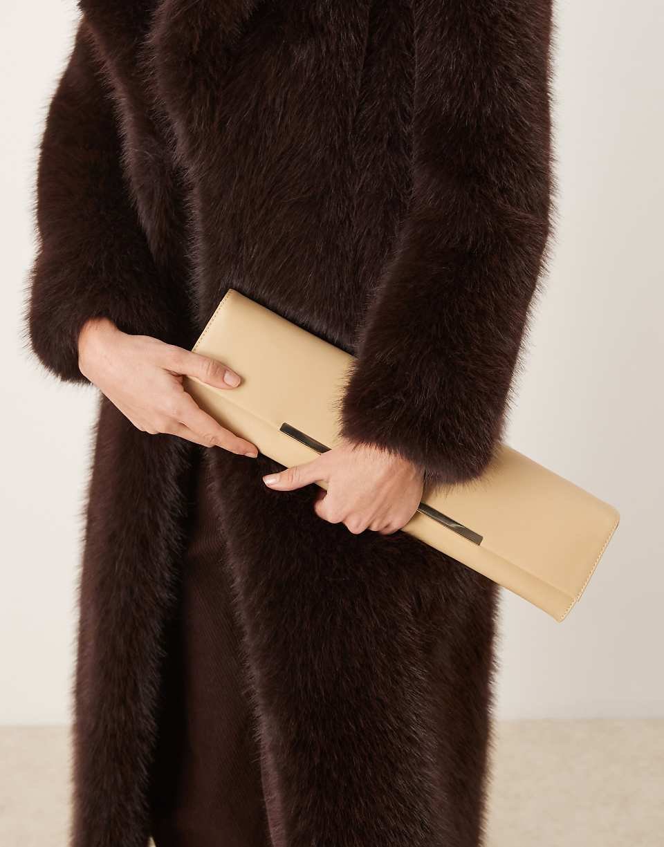 Elongated clutch bag with bar detail - Buttermilk
