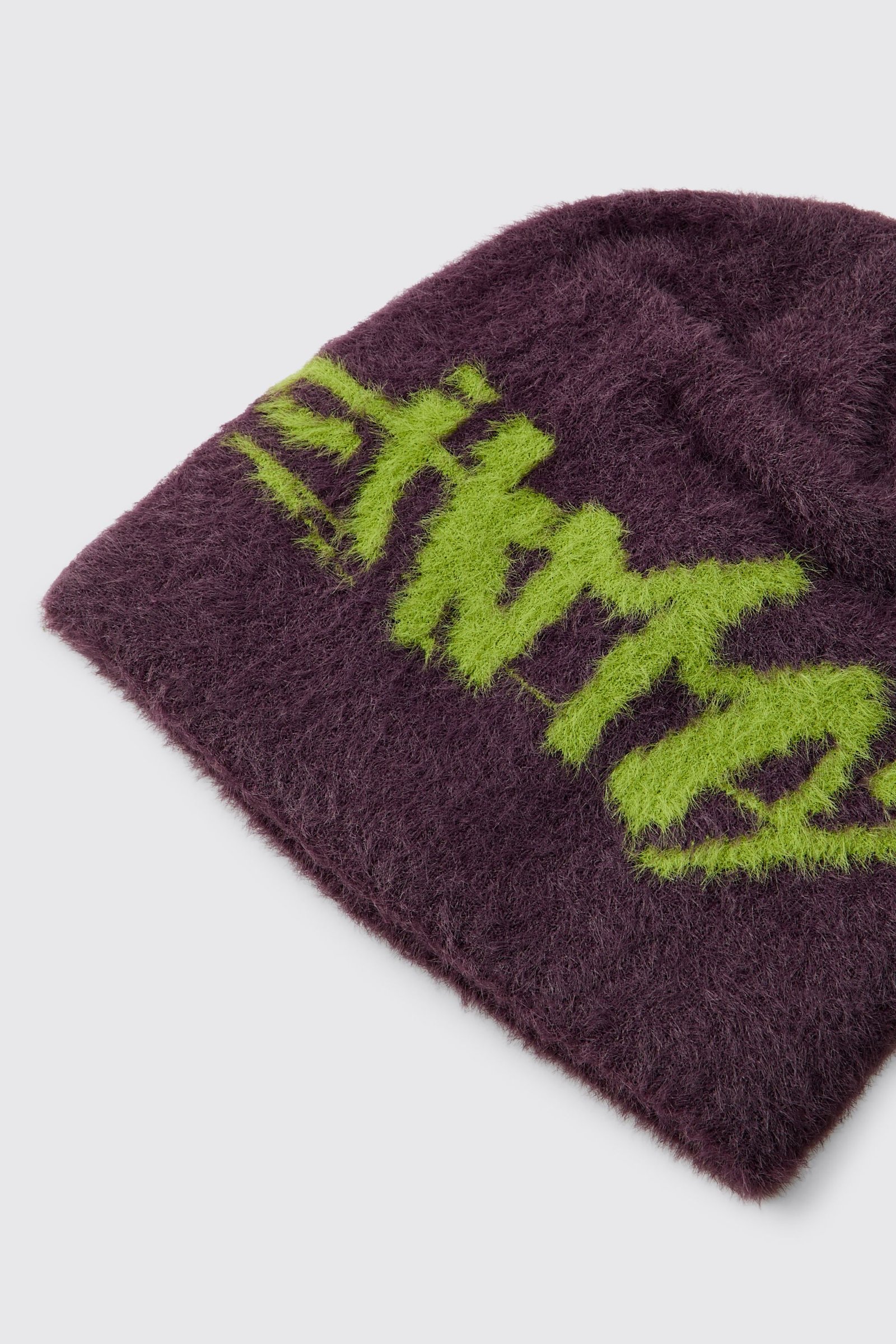 Bonnet à tête de mort pelucheux graffiti