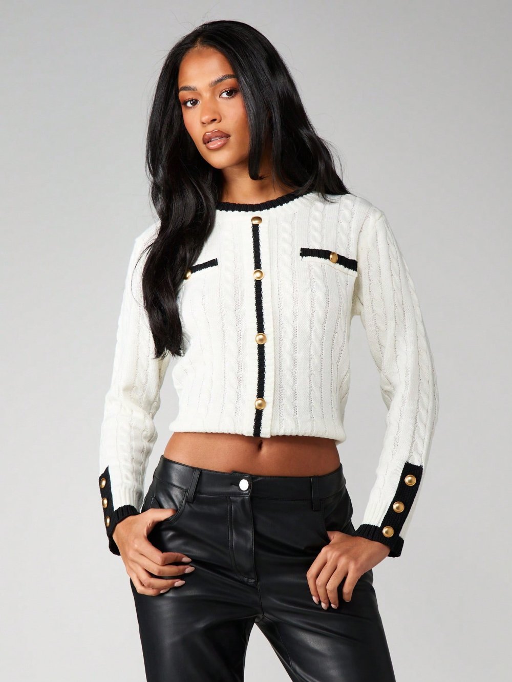 Cardigan torsadé à bordures noires