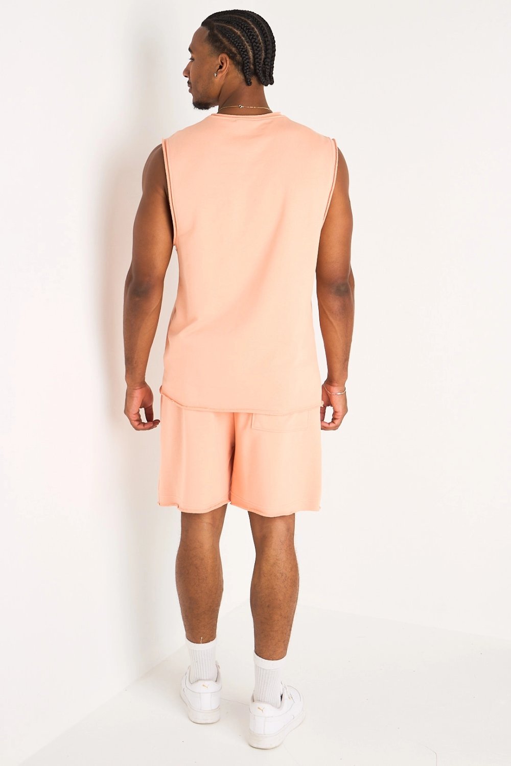 Ensemble t-shirt sans manches et short saumon