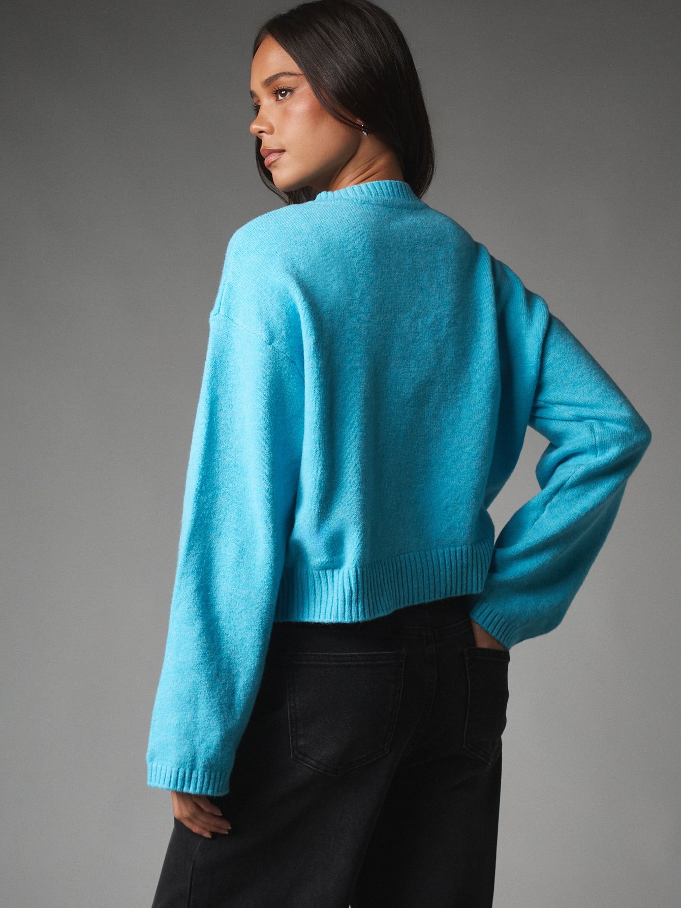 Cardigan court en maille à boutonnage devant