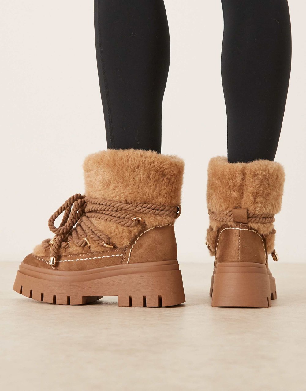 Bottes de neige à fausse fourrure beiges