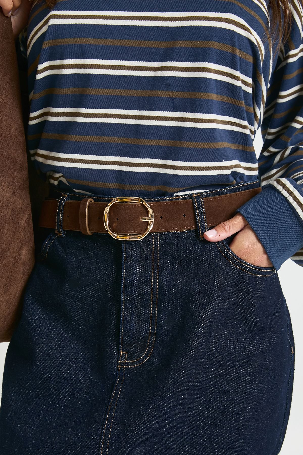 Ceinture en suédine à boucle inclinée
