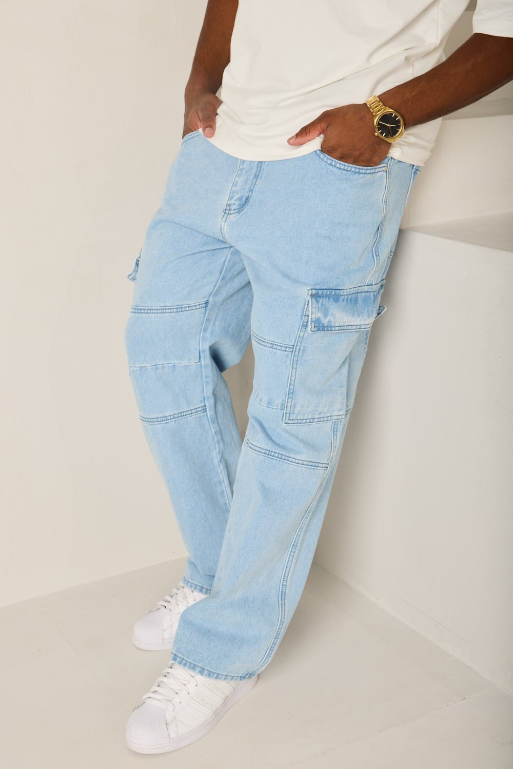 Light blue wide-leg cargo jeans