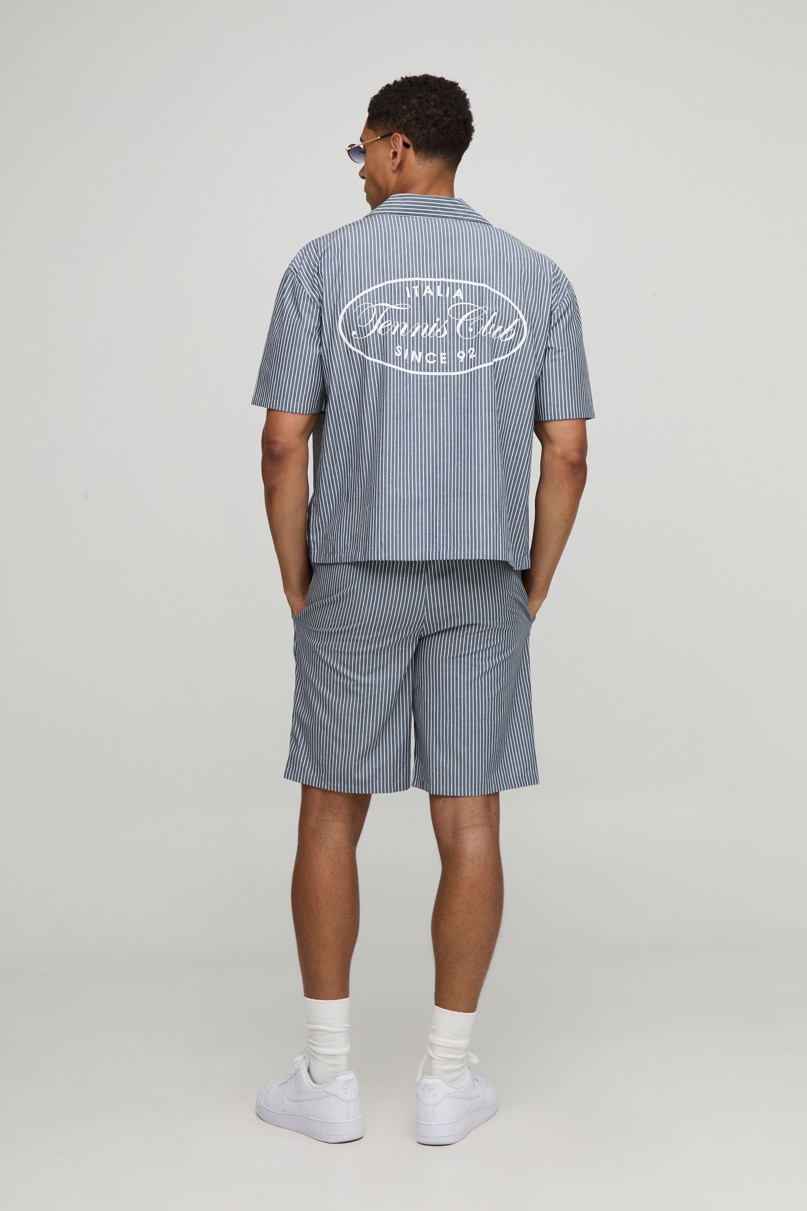 Ensemble Chemise Revere Sfera Oversized Boxy à Rayures, Imprimé Tennis Club et Short