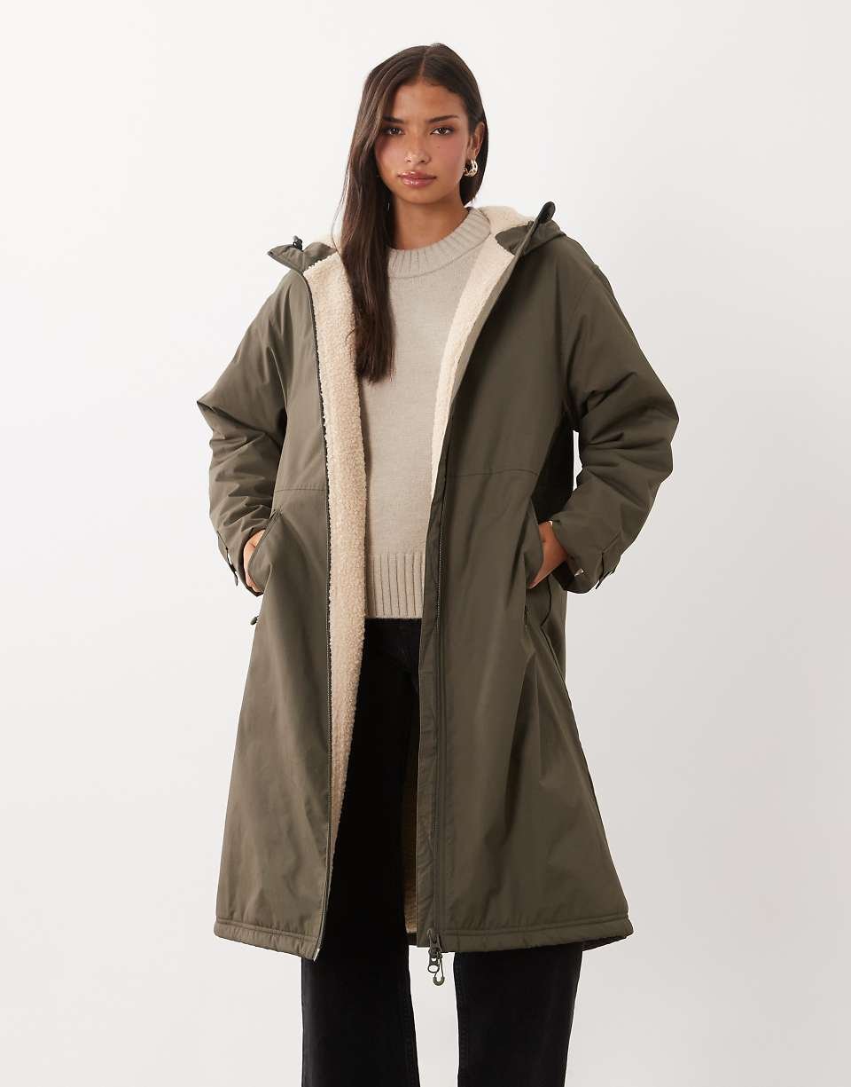 Trench long avec doublure en imitation peau de mouton kaki
