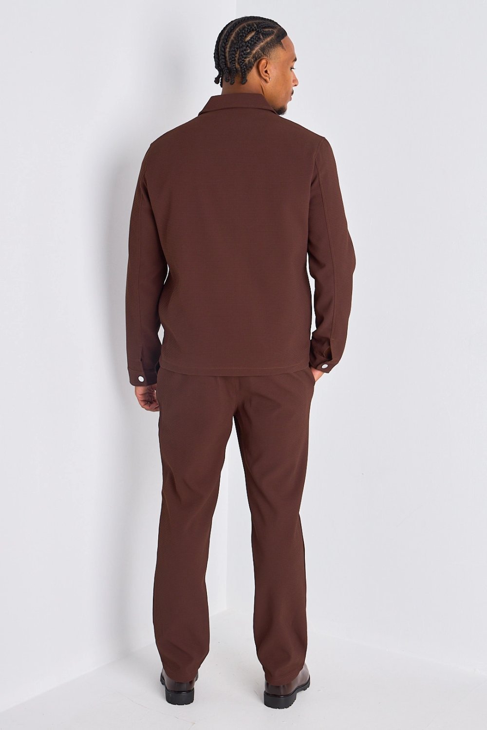 Ensemble veste zippée et pantalon gaufré marron