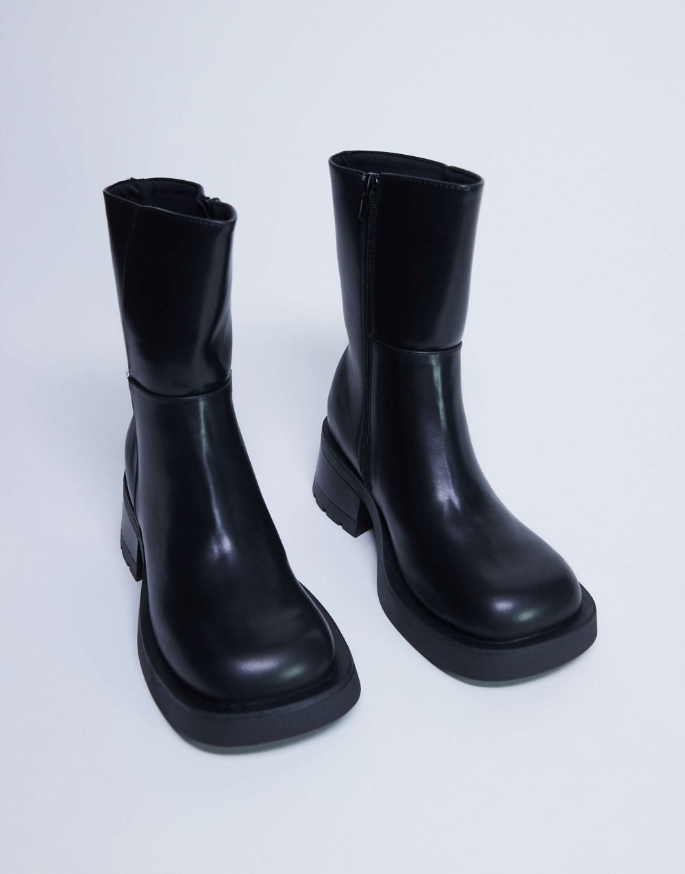Bottines à talon épais en similicuir noires