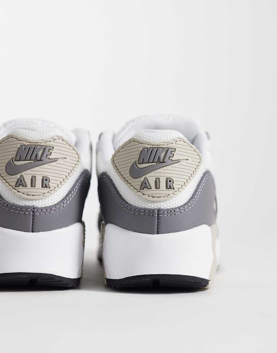 حذاء رياضي Air Max 90 باللون الرمادي