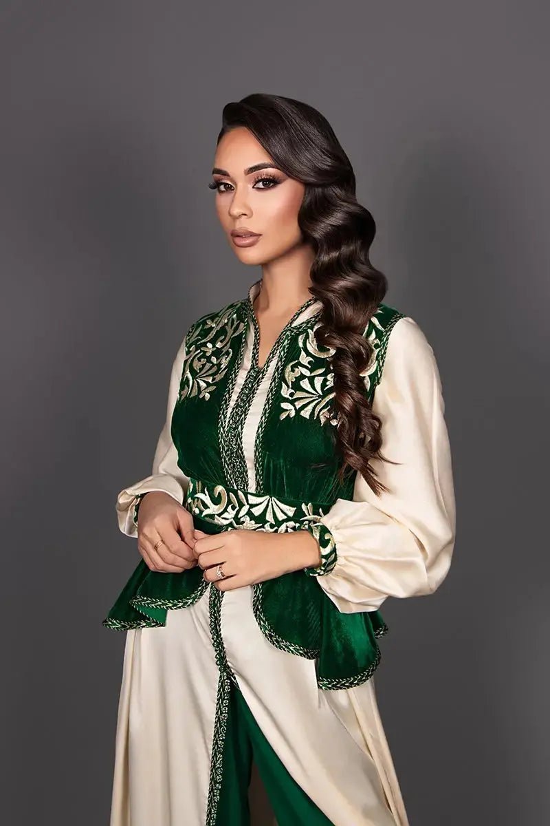 Caftan drap de soie avec pantalon et gilet velours