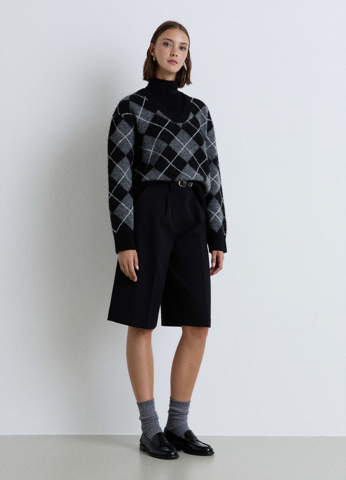 Smart belted pleated bermuda shorts