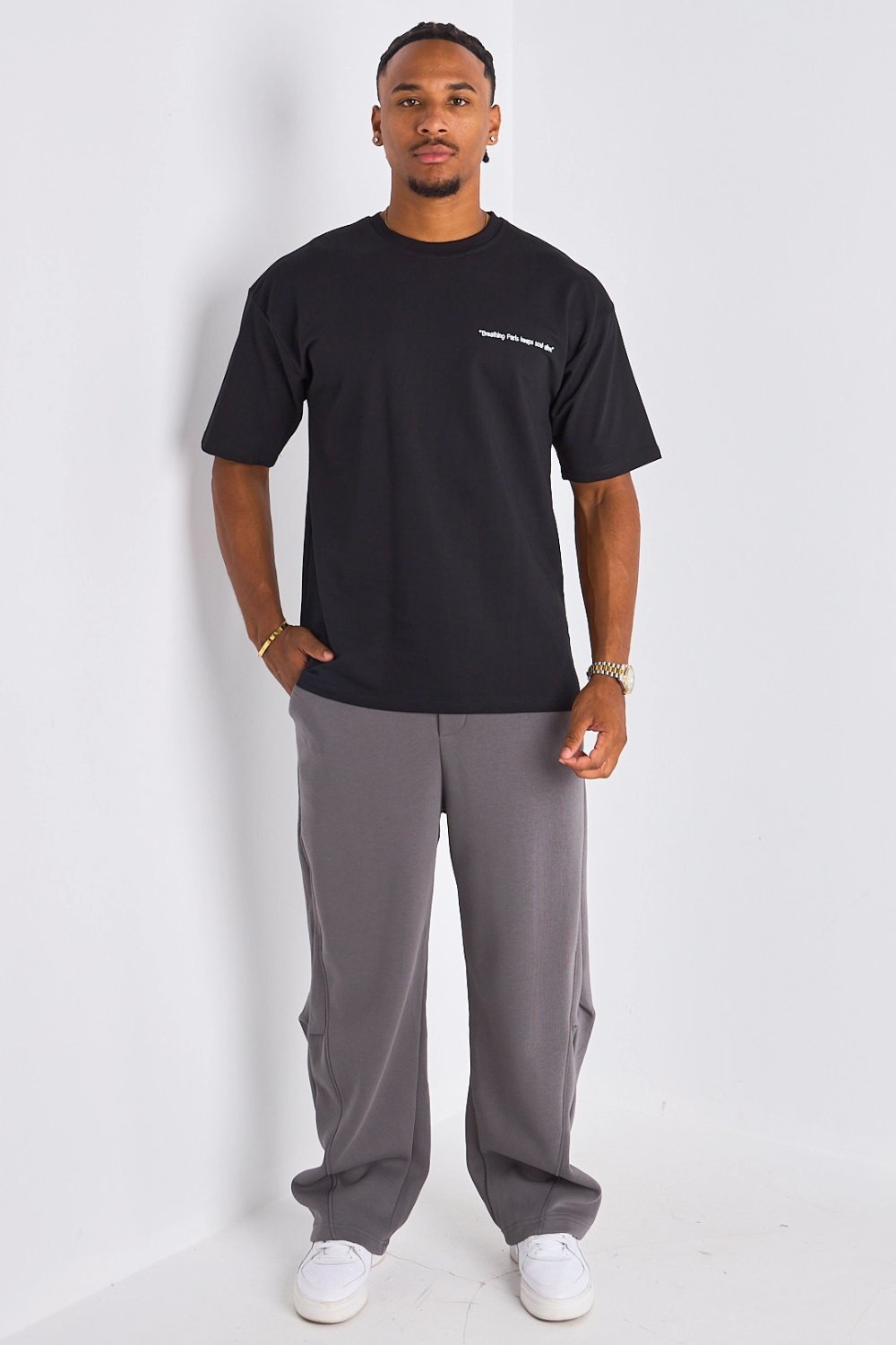 Black oversized “breathing paris” print tee