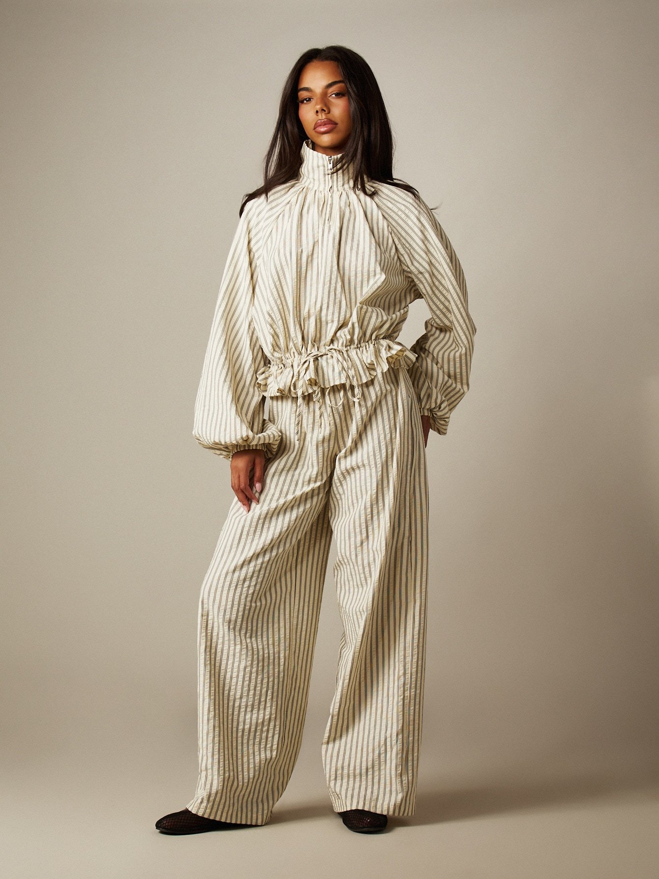 Ensemble Top À Col Montant Zippé À Rayures Texturées Et Pantalon Large