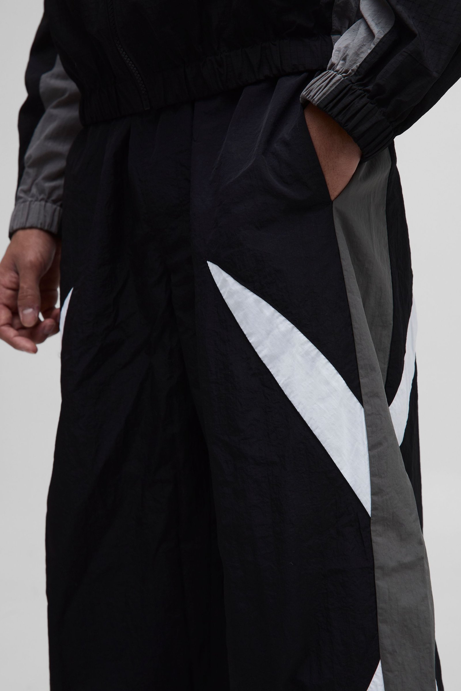 Side stripe parachute trousers - Black