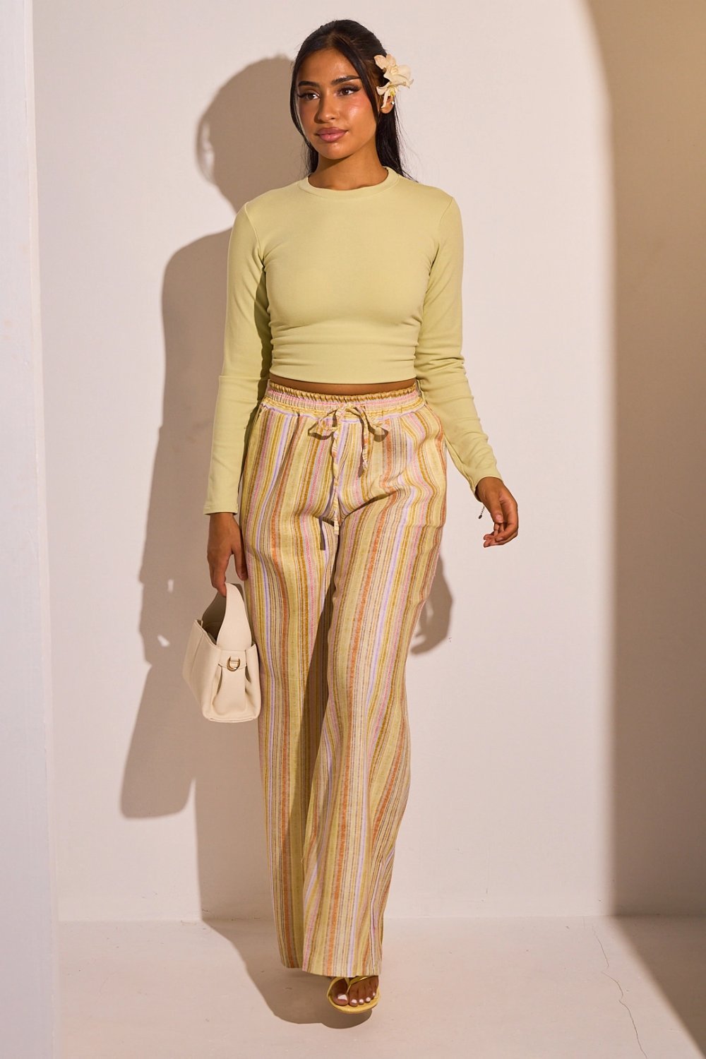 Pantalon fluide à rayures multicolores jaune