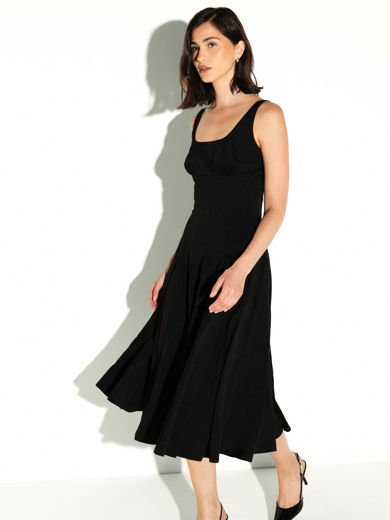 Fitted sleeveless midi dress - Black