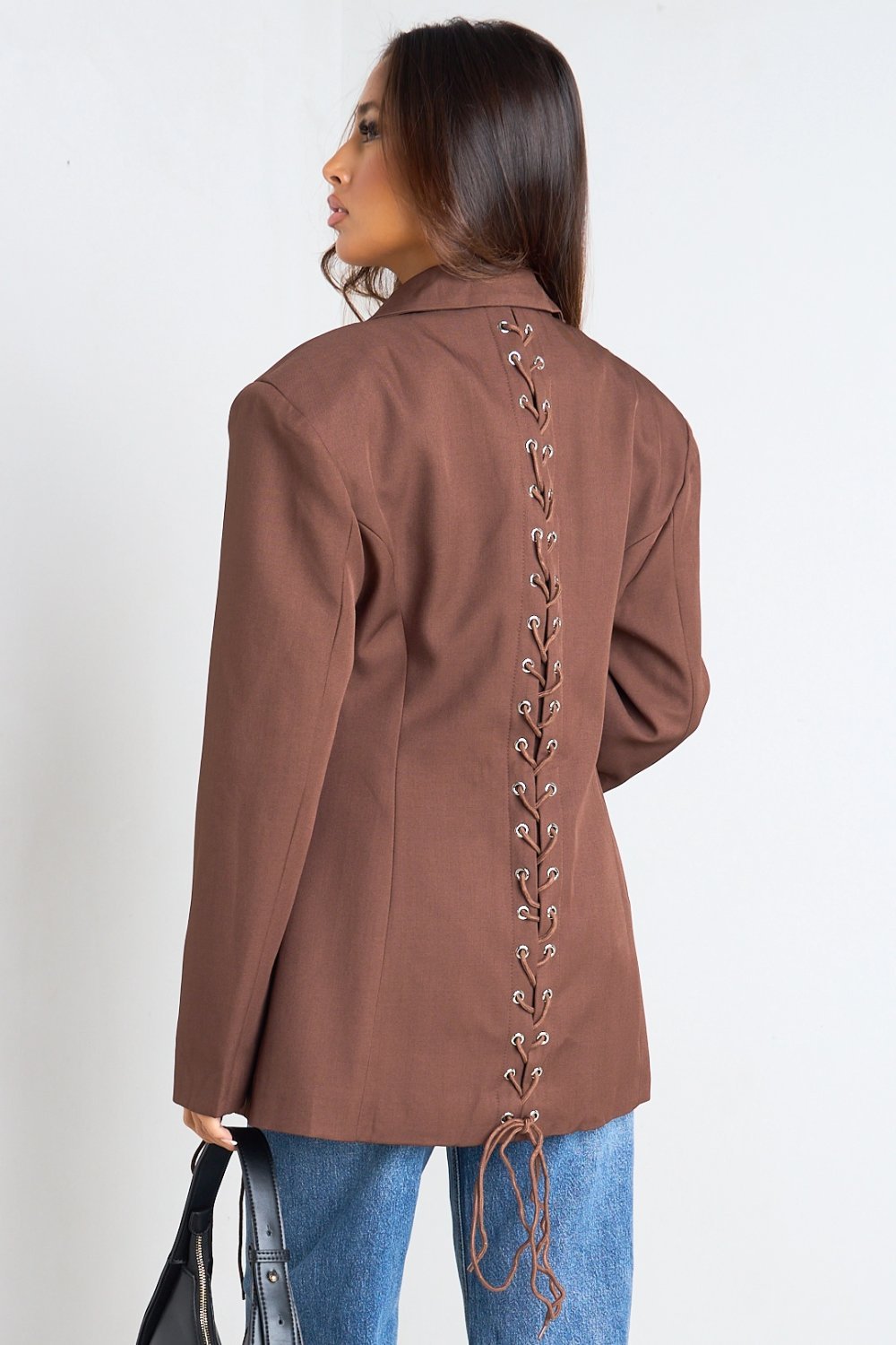 Blazer ajusté b tfasil mdfoura qehwi