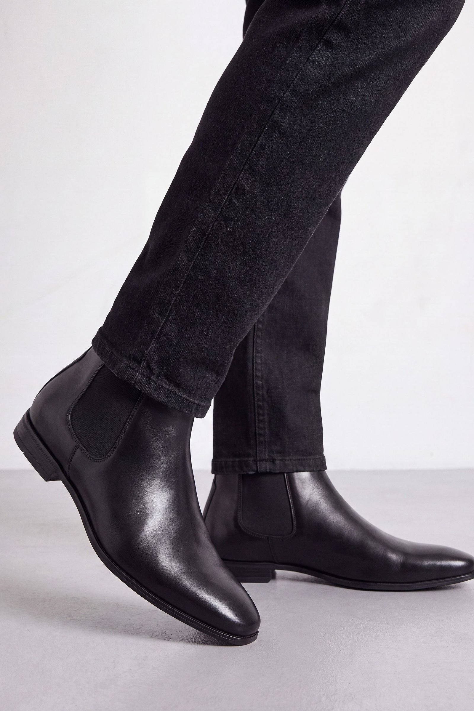 Bottine chelsea élégante en cuir noir