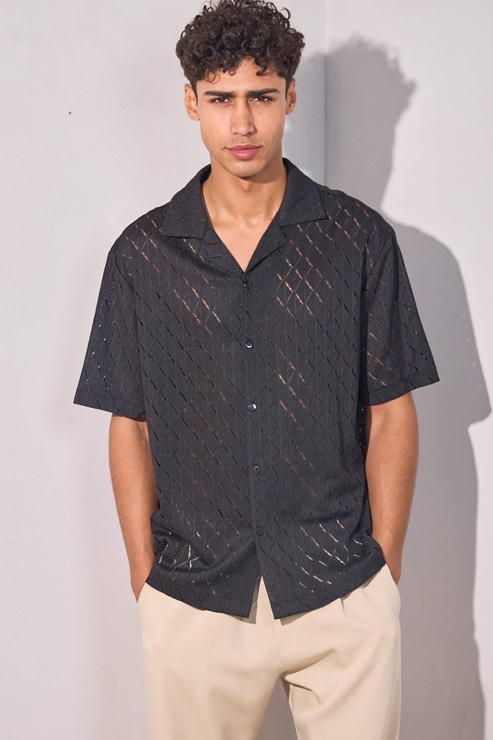 Chemise ajourée manches courtes noire