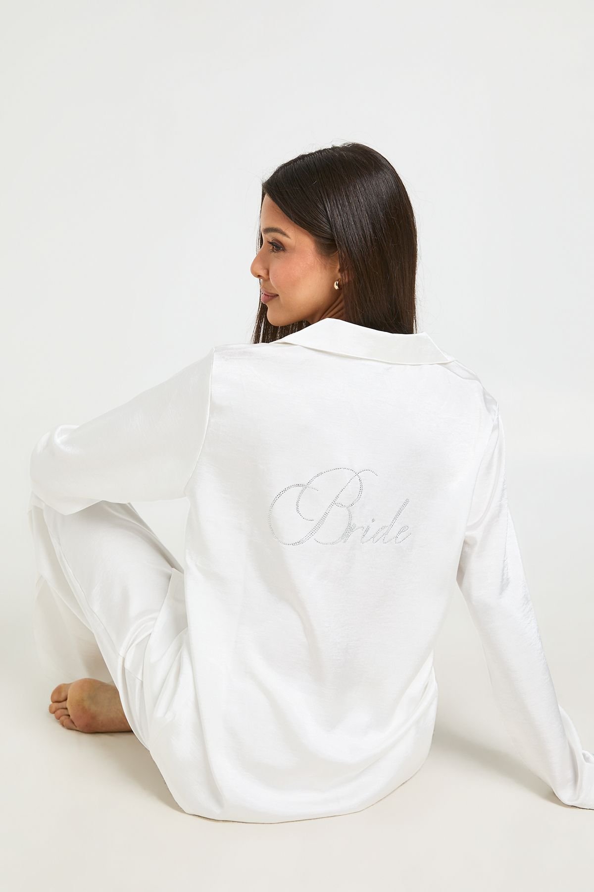 Ensemble pyjama chemise et pantalon en satin