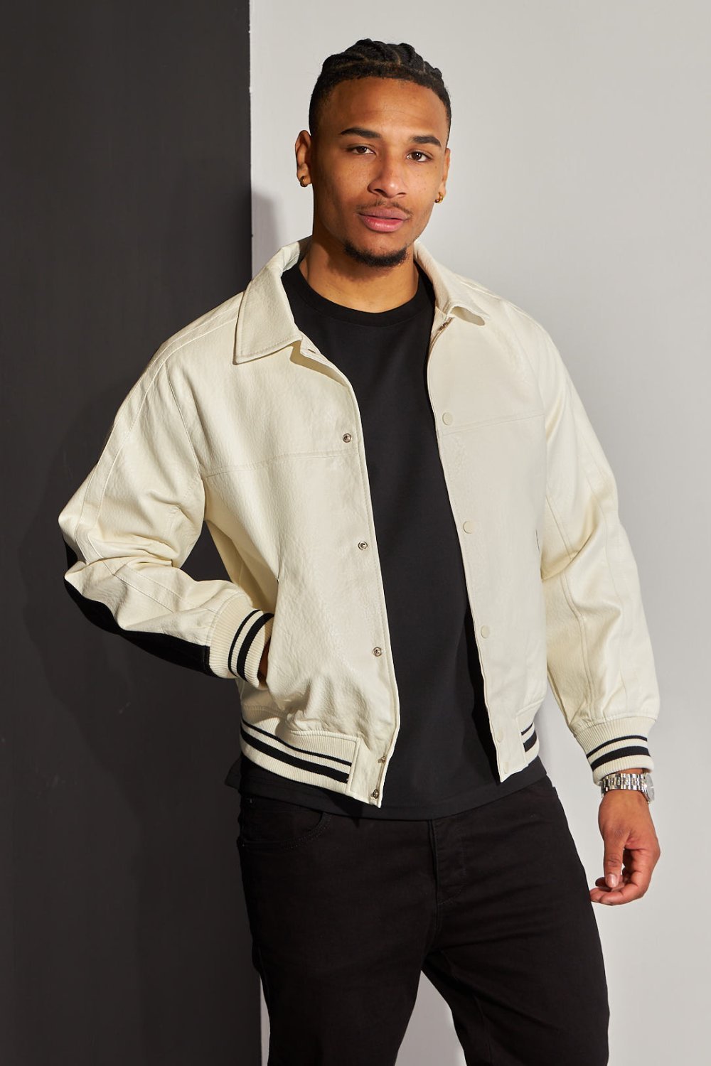 Bomber bicolore en simili cuir écru et noir