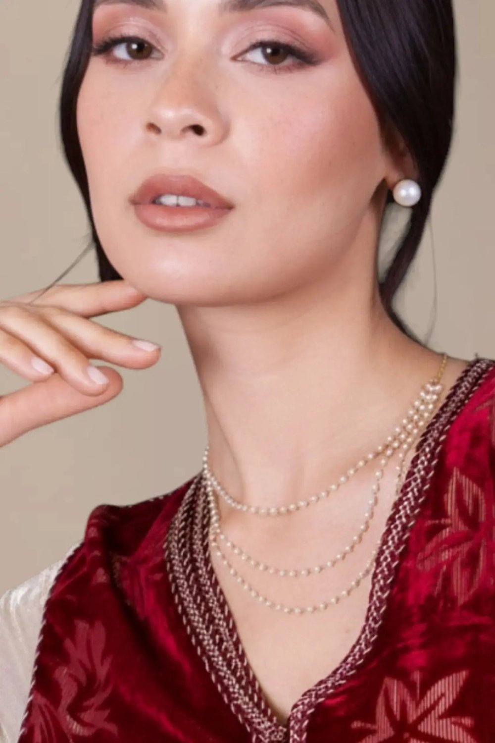 Collier trois rangs de perles nacrées