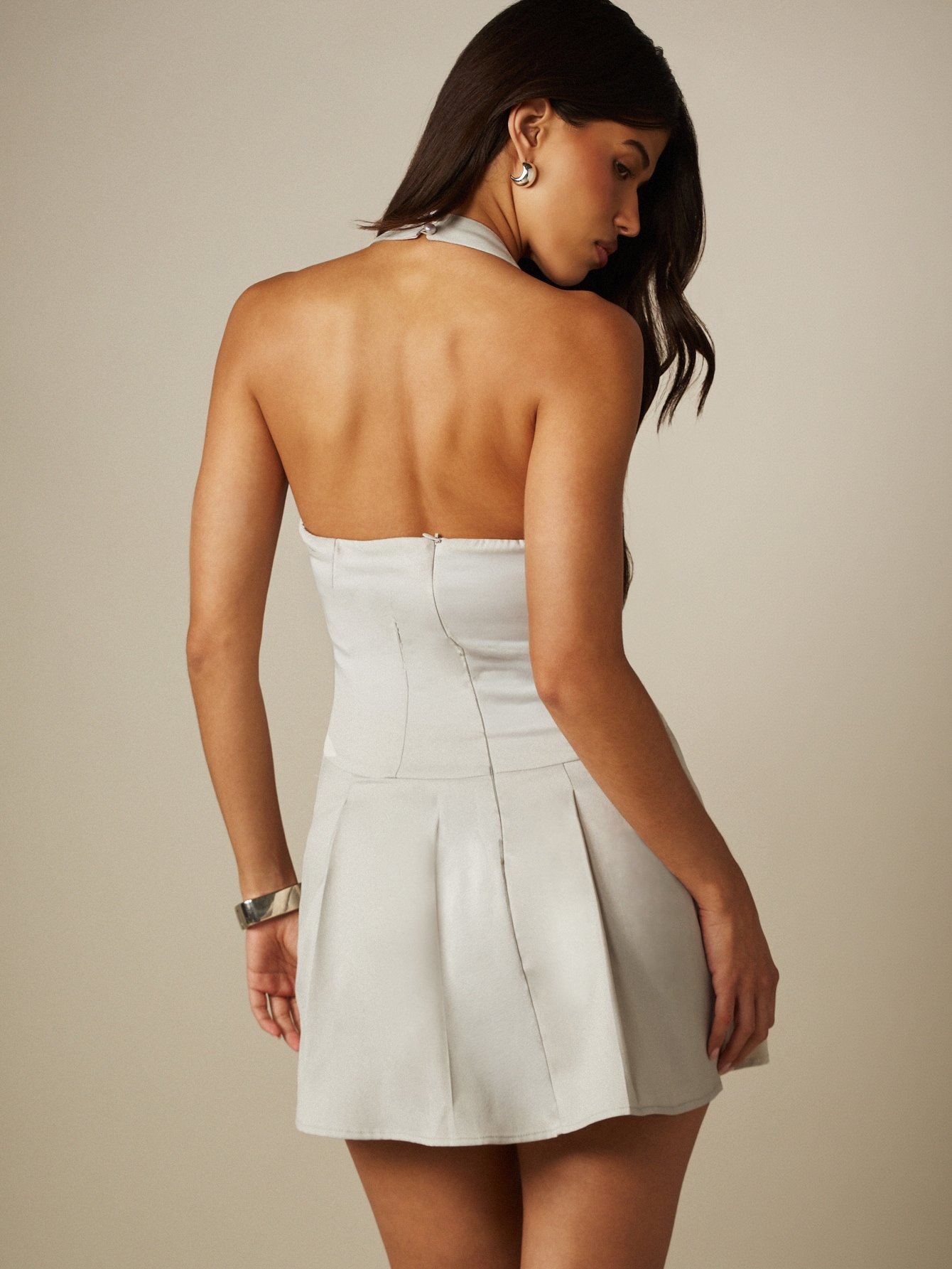 Robe Mini Dos Nu Cintrée Et Évasée Avec Jupe Plissée