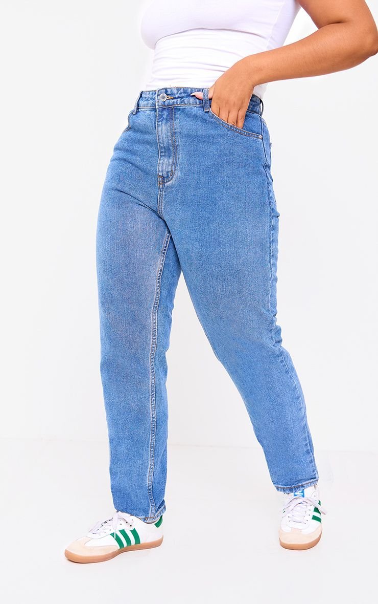 Mid blue high-waisted mom jeans - Plus size