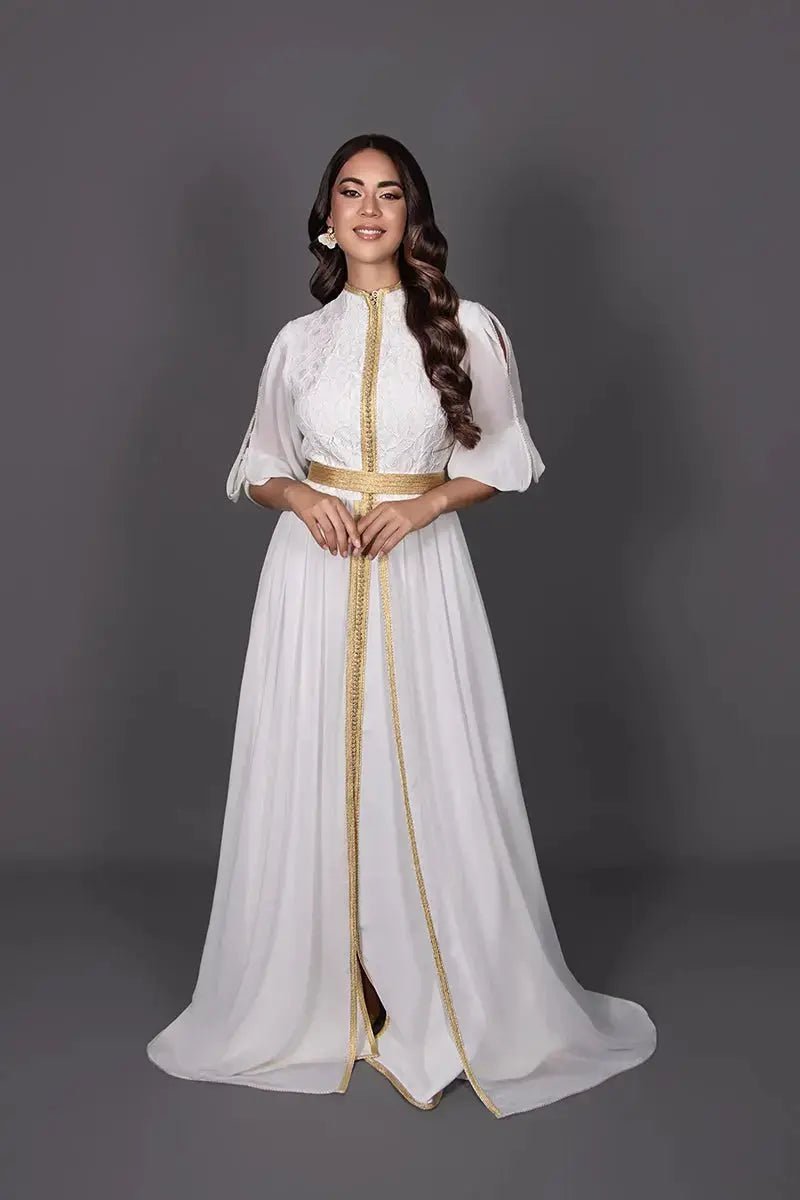 Caftan dentelle blanche à col montant et sfifa or