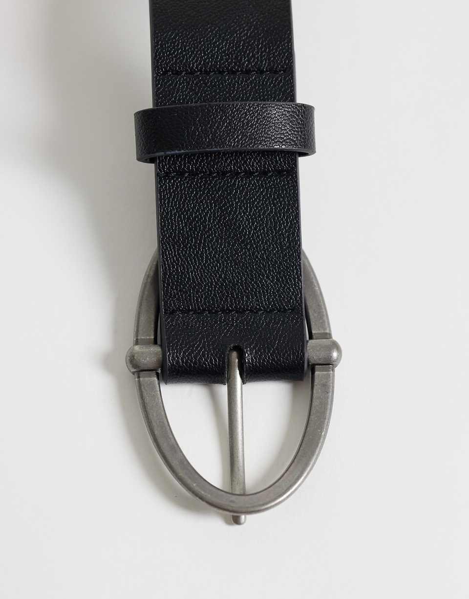 Ceinture en imitation cuir noire avec boucle ovale à clous
