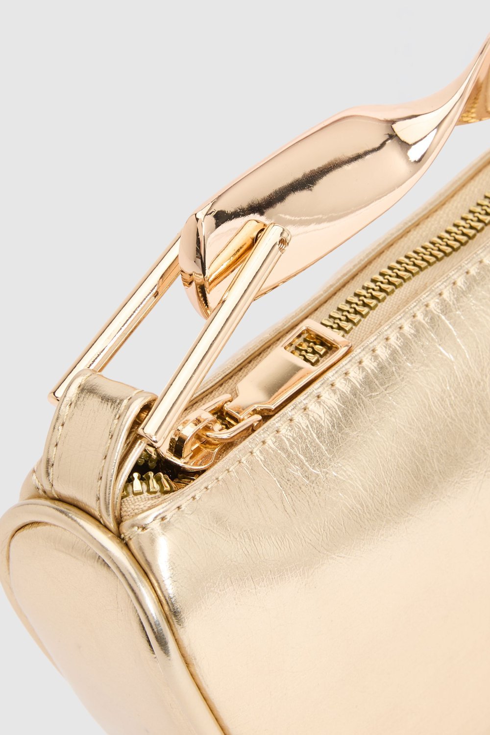 Metallic mini grab bag with twist handle