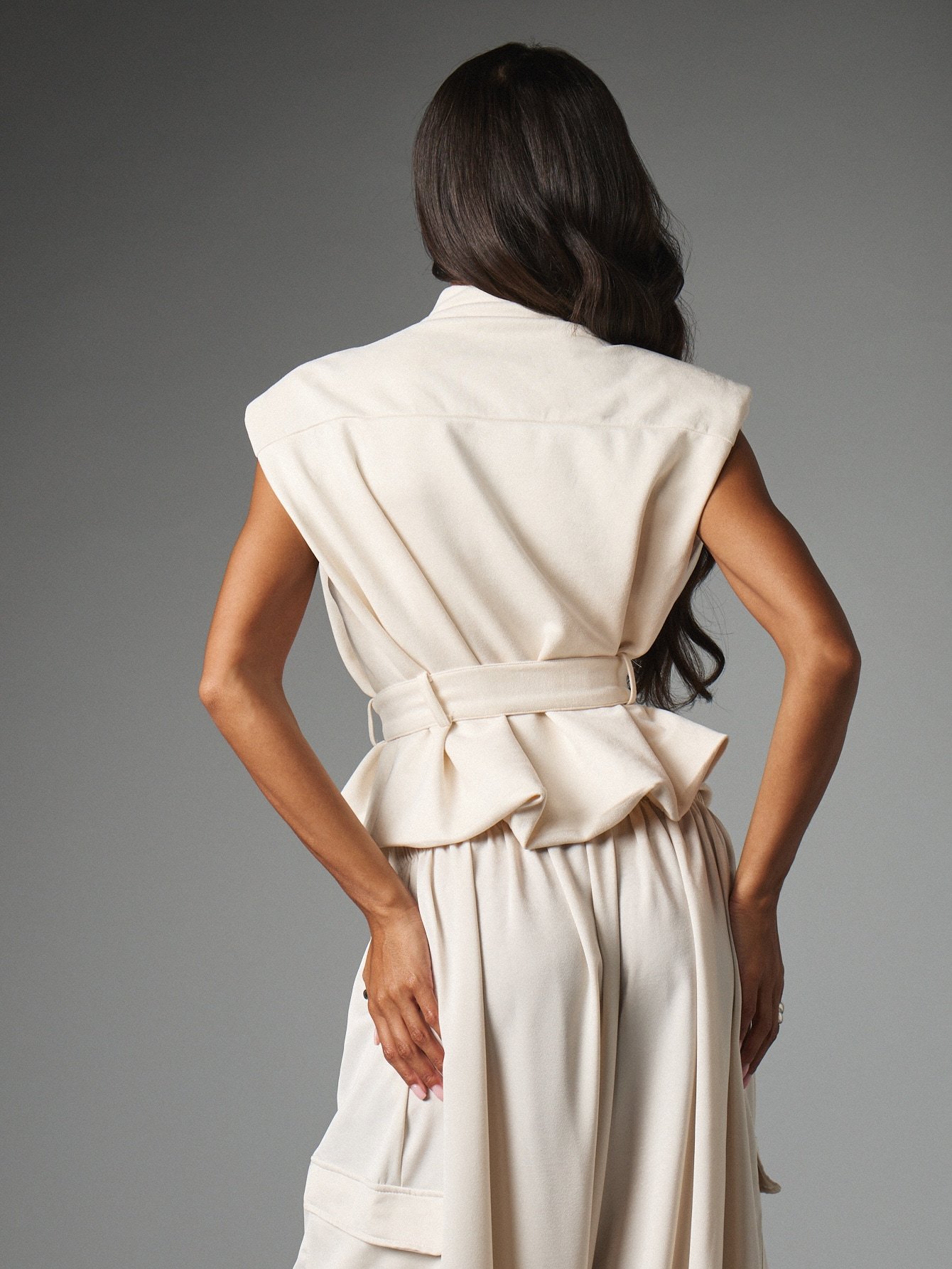 Gilet Structuré Sans Manches Avec Ceinture À La Taille Et Ourlet Péplum