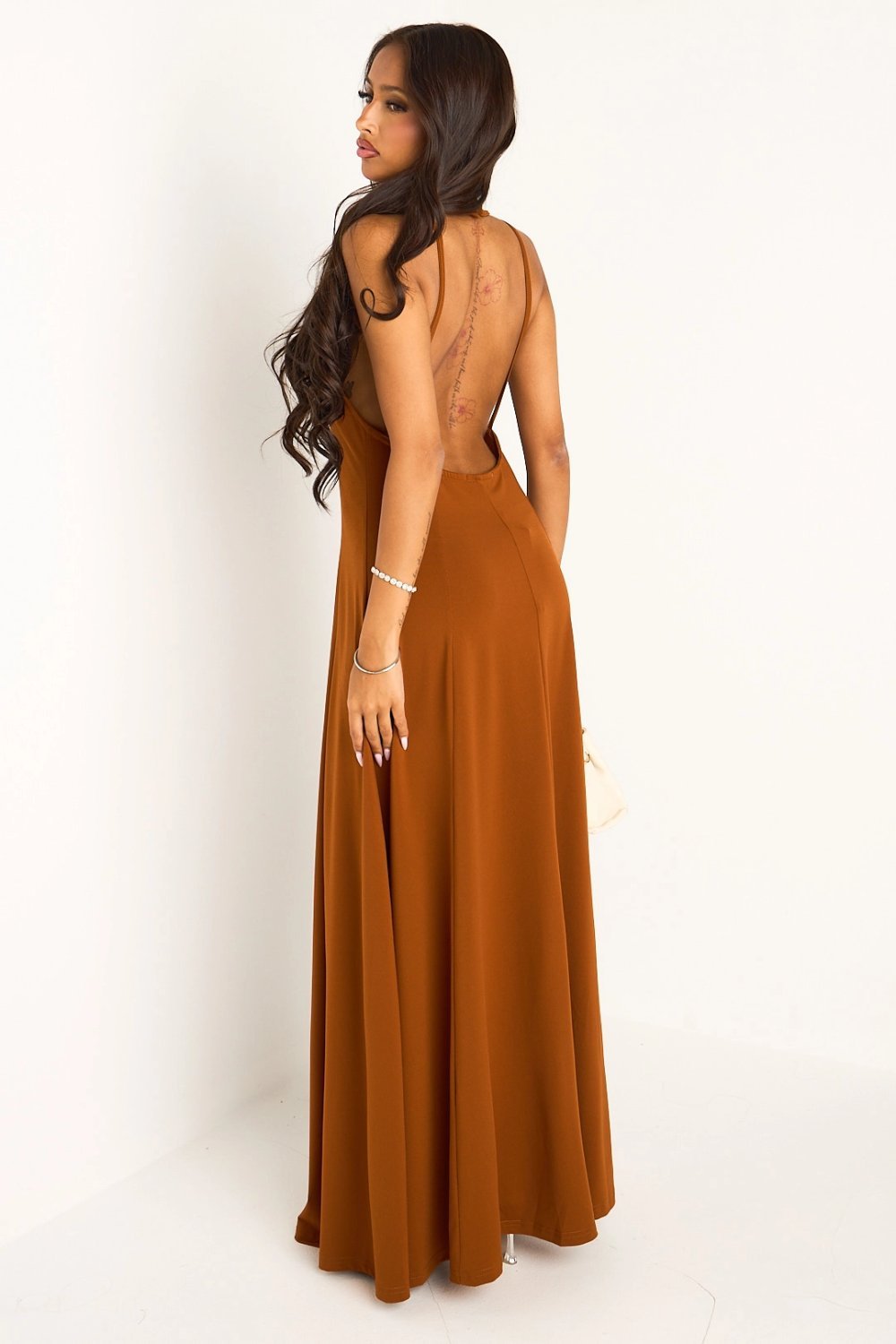 Robe twila dher 3aryan col montant 9ehwi fatah