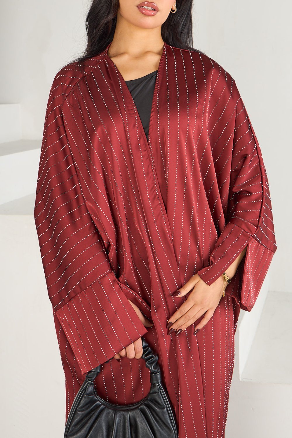 Kimono satiné à strass rouge