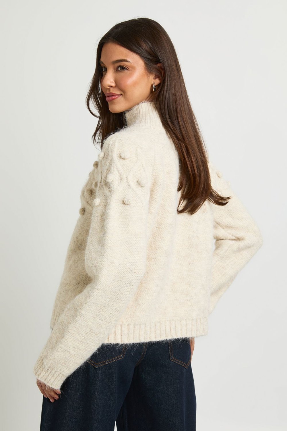 Cardigan zippé torsadé à pompons crème