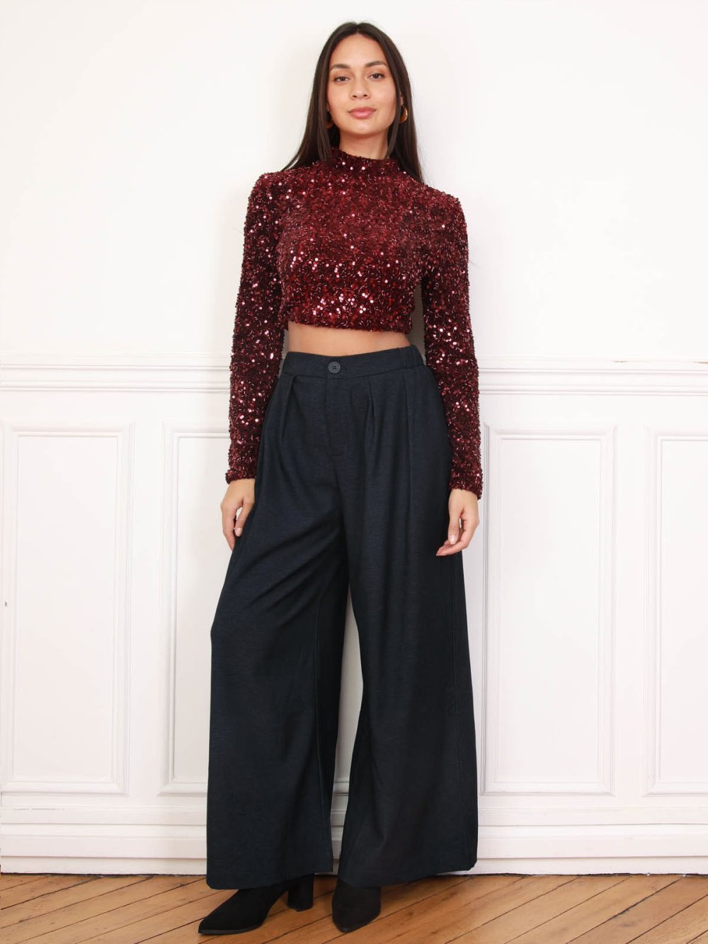 Crop top en velours à sequins et perles bordeaux