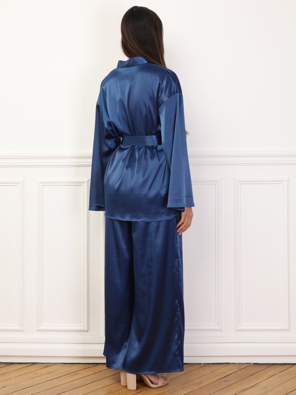 Ensemble kimono w pantalon satinés, bleu marine
