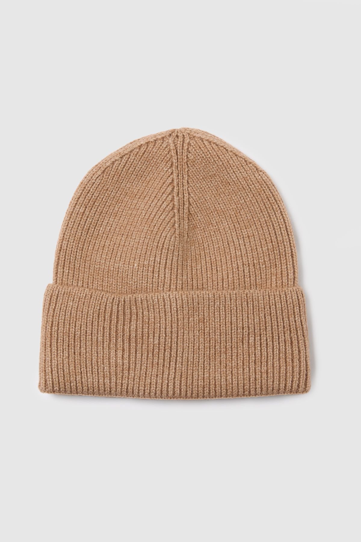 Bonnet tricoté côtelé camel