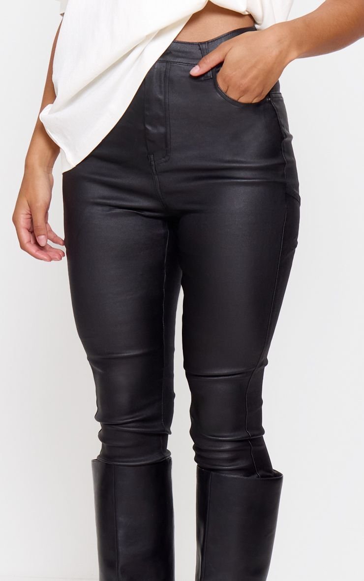 Black skinny jeans in coated denim