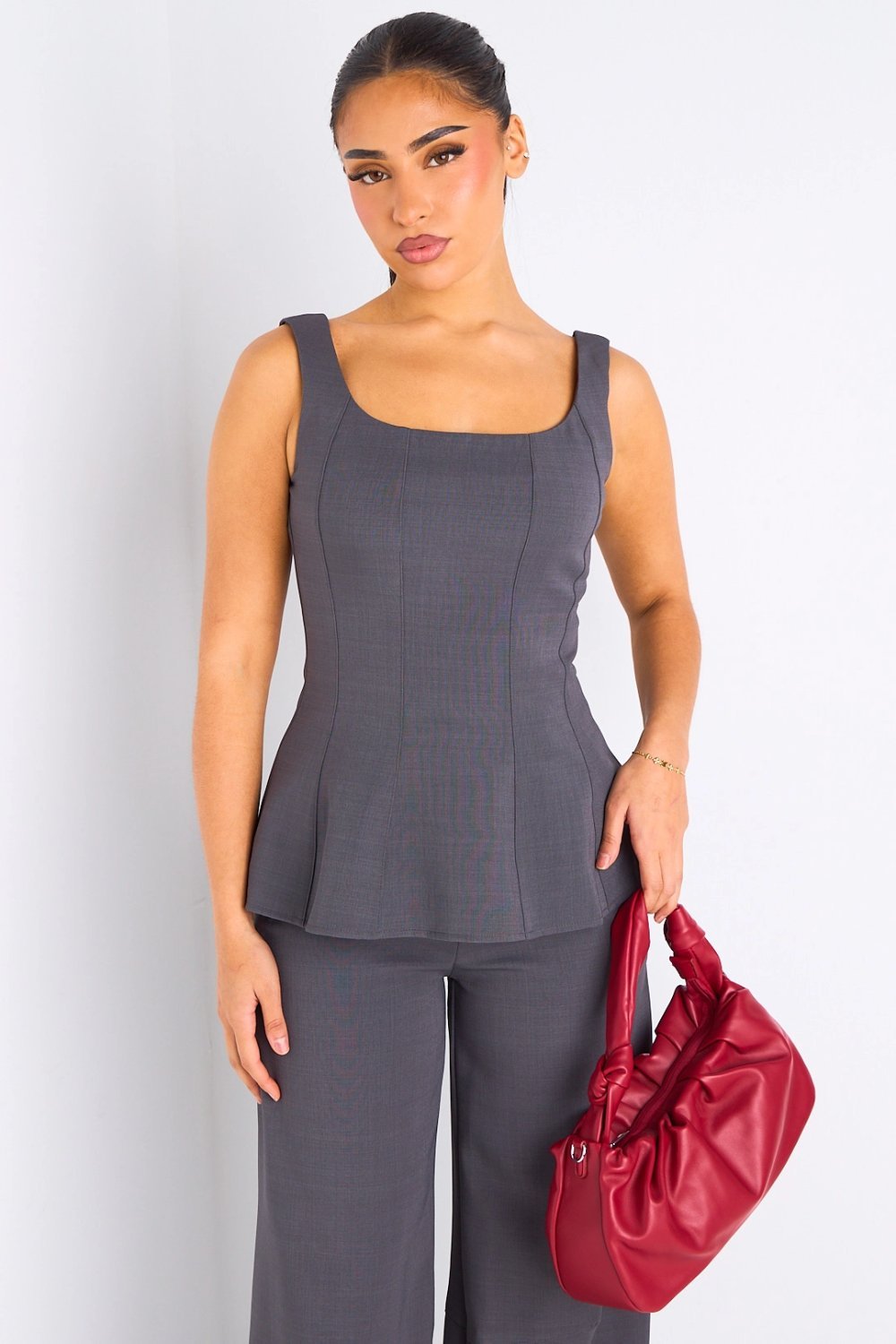 Ensemble top à bretelles et pantalon droit gris
