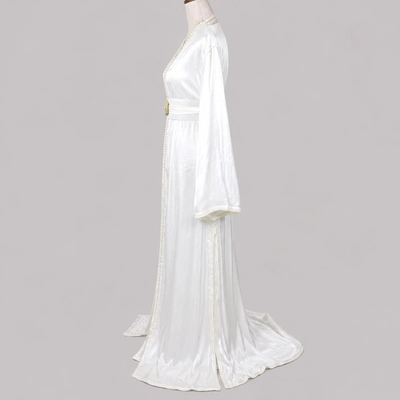 Off-white organza and crêpe takchita