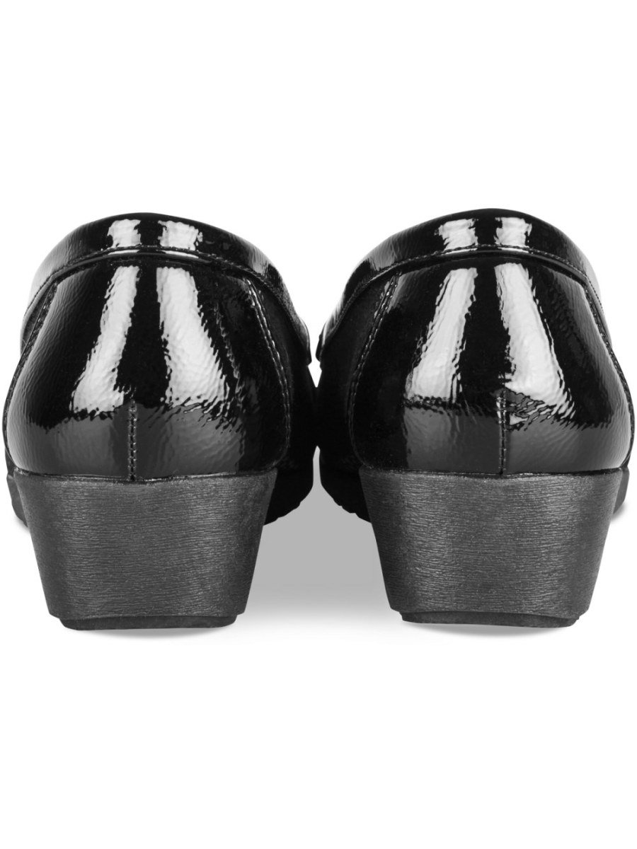 Black snake-effect wedge loafers